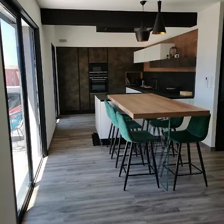As22351 - P3 Au 2eme Et Dernier Etage Dans Neuve En Centre * Le Grau-du-Roi